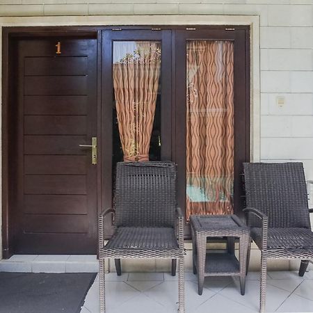 Denays Guesthouse Jimbaran Екстер'єр фото