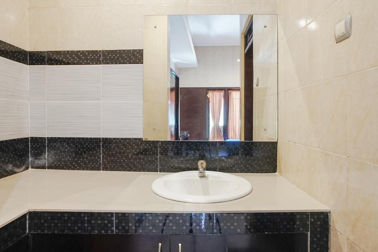 Denays Guesthouse Jimbaran Екстер'єр фото