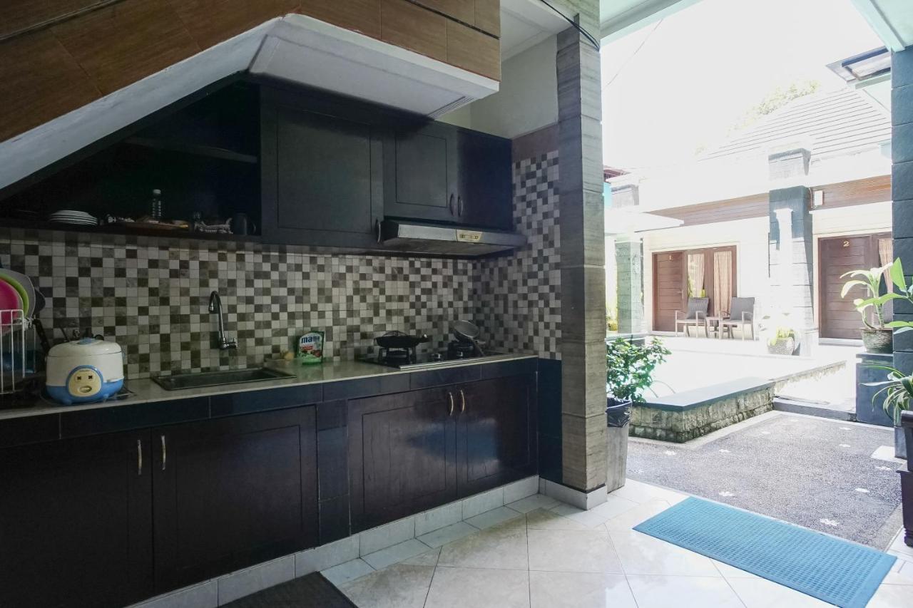 Denays Guesthouse Jimbaran Екстер'єр фото
